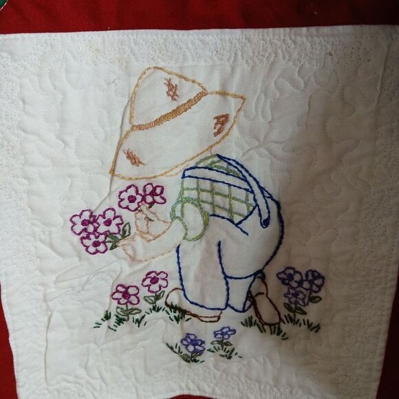 Colorful Childrens Patchwork Quilt with Embroidered Center 45 X 45 - Picture 3 of 9